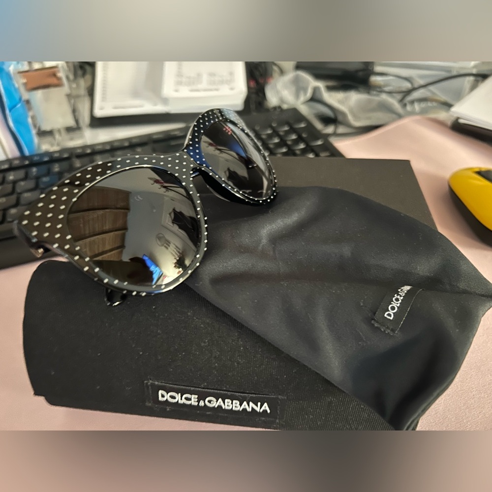 Like new Sunglasses